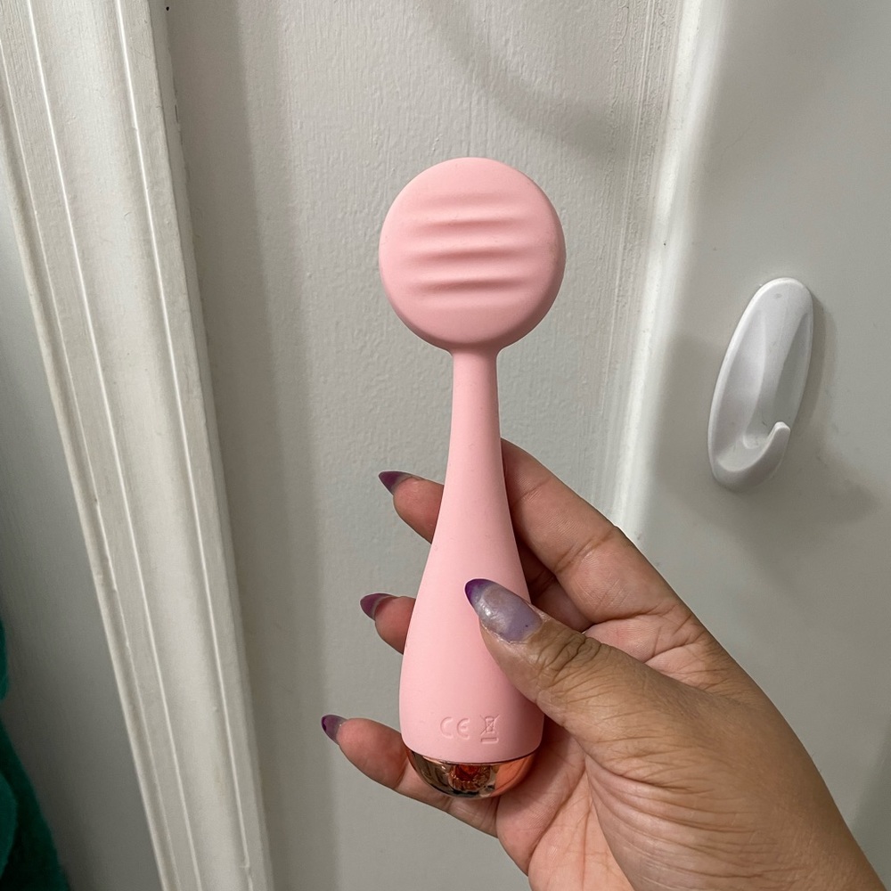 PMD CLean  - facial cleansing device